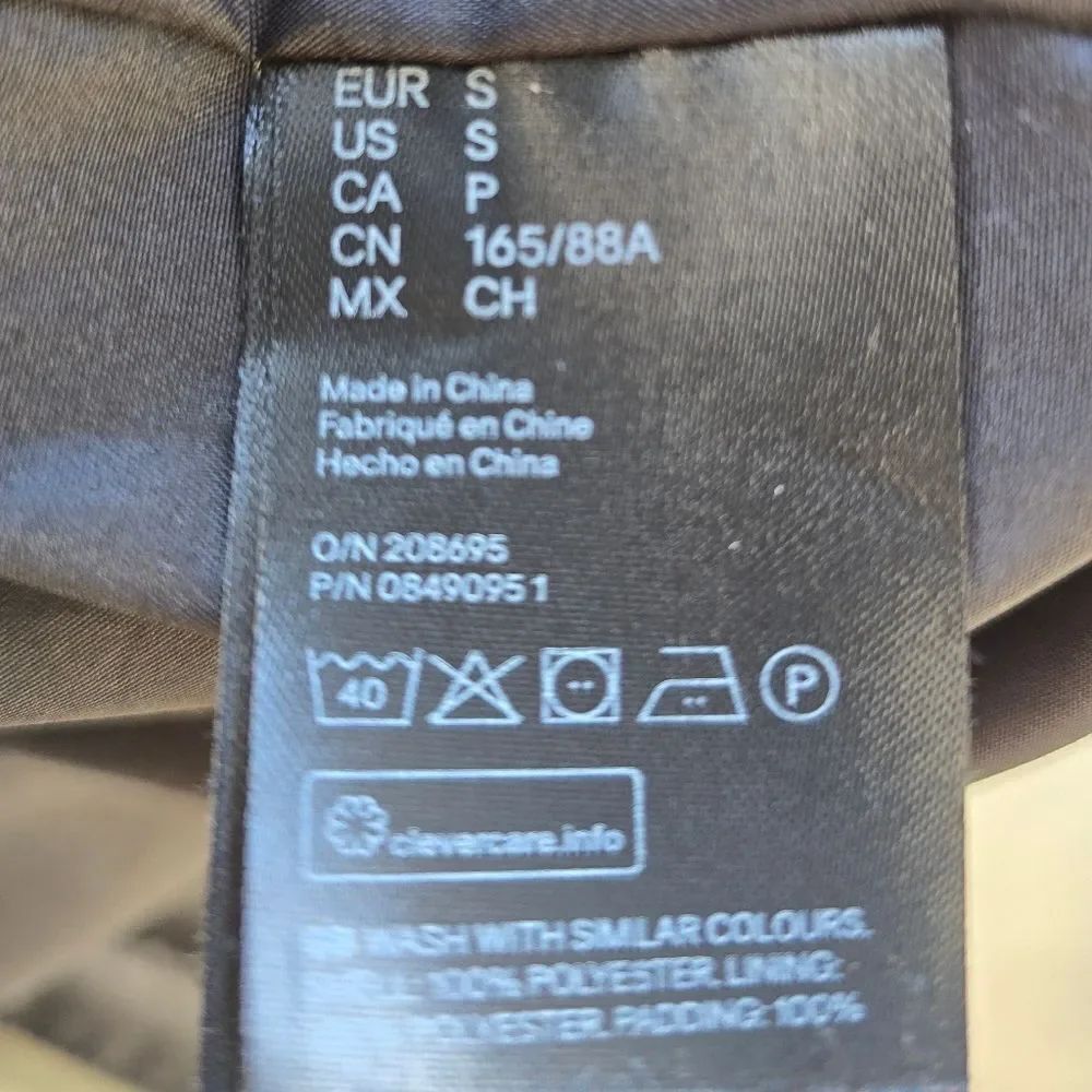Divided Black Puffer Jacket - Picture 4 of 10